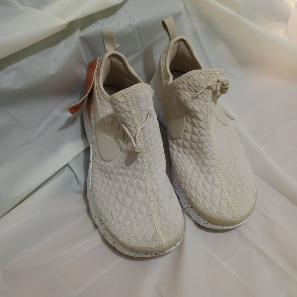 Nike Wmns Aptare Sz 9.5
